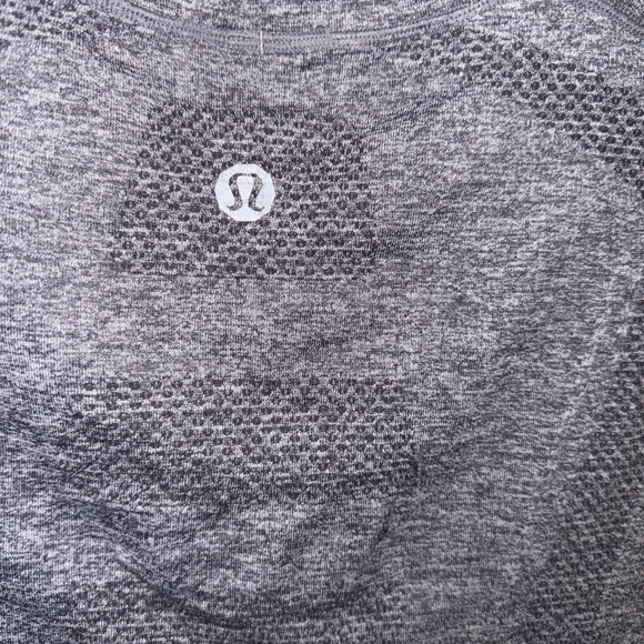 Lululemon men’s size L athletic tees EUC - Picture 5 of 5